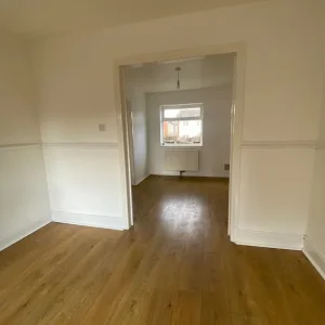 3 bed with cooker, washer, fridge freezer - Image 3