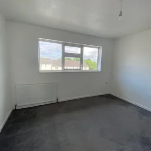 3 bed with cooker, washer, fridge freezer - Image 5