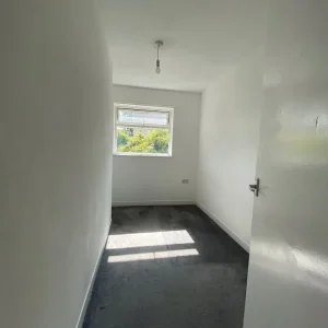 3 bed with cooker, washer, fridge freezer - Image 7