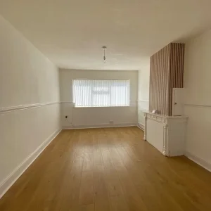 3 bed with cooker, washer, fridge freezer - Image 8