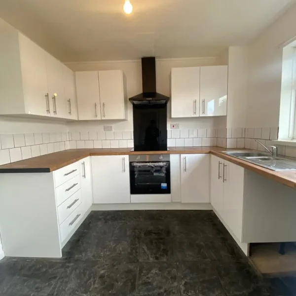 3 bed with cooker, washer, fridge freezer