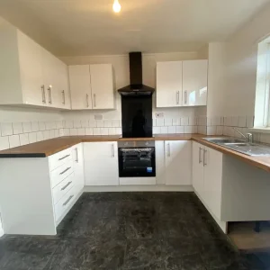 3 bed with cooker, washer, fridge freezer