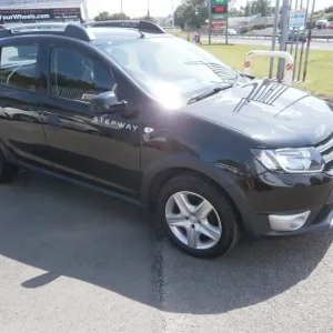 2014 Dacia Sandero Stepway 1.5 dCi Laureate Hatchback - Image 3