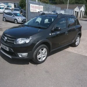 2014 Dacia Sandero Stepway 1.5 dCi Laureate Hatchback - Image 4