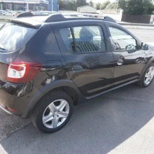 2014 Dacia Sandero Stepway 1.5 dCi Laureate Hatchback - Image 6