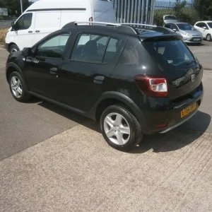 2014 Dacia Sandero Stepway 1.5 dCi Laureate Hatchback - Image 7