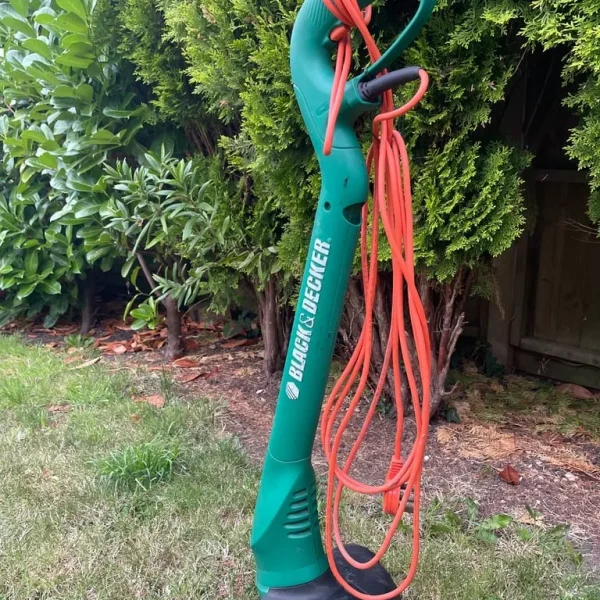Black & Decker grass strimmer
