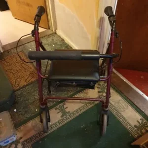 Walking frame with wheels - Image 2