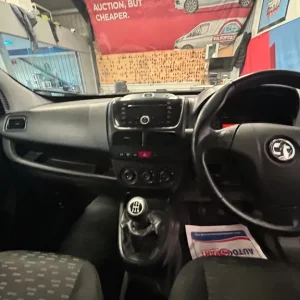 2017 Vauxhall Combo 2000 Sportive CDTi S/S Panel Van - Image 4