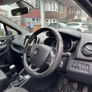 2016 Renault Clio 1.2 16V Dynamique Nav HATCHBACK - Image 4