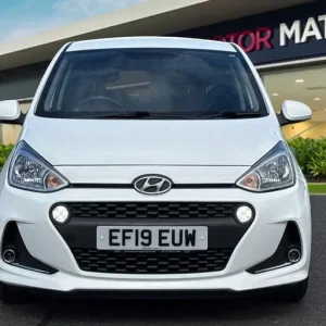 2019 Hyundai i10 1.2 Premium Euro 6 5dr Hatchback PETROL Manual - Image 6
