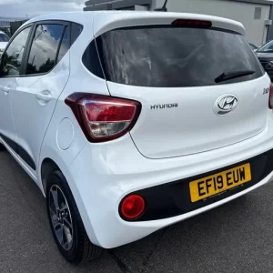 2019 Hyundai i10 1.2 Premium Euro 6 5dr Hatchback PETROL Manual - Image 8