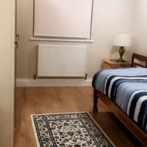 Clean single room in Whitland, Carmarthenshire - Image 3