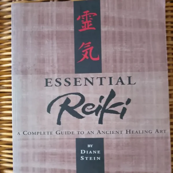 Diane Stein's Essential Reiki. Softback