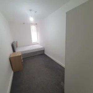 2 Room Flat Above Premier Shop Hove Brighton and Hove - Image 4