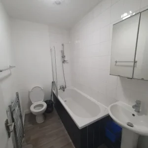 2 Room Flat Above Premier Shop Hove Brighton and Hove - Image 6