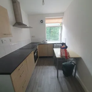 2 Room Flat Above Premier Shop Hove Brighton and Hove - Image 7