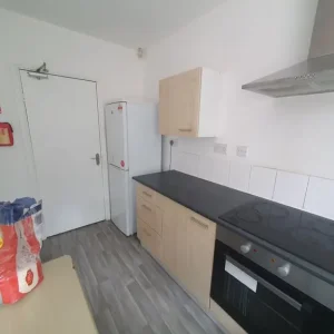 2 Room Flat Above Premier Shop Hove Brighton and Hove - Image 8