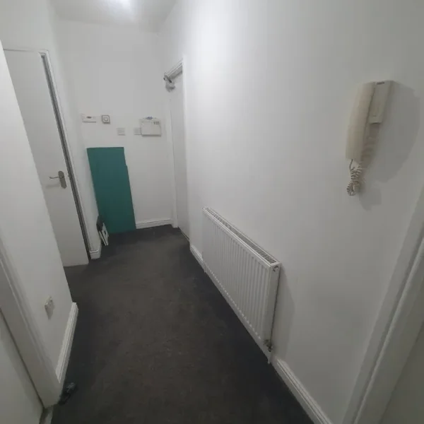 2 Room Flat Above Premier Shop Hove Brighton and Hove
