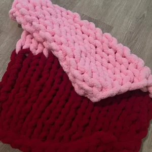 Baby’s hand knitted blanket - Image 2
