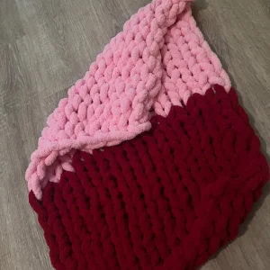 Baby’s hand knitted blanket - Image 3