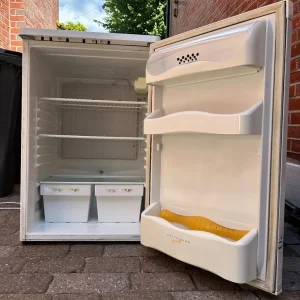 Under-counter fridge - Image 3