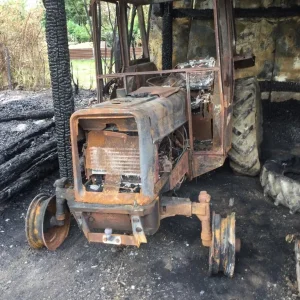 International 454/2400 tractor - Image 3