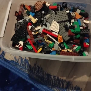 Tub of lego - Image 2