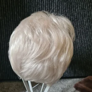 Gisela Mayer Silver Wig (Exquisit Collection) & stand - Image 2