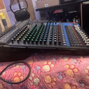 YAMAHA MG16XU 16-CHANNEL USB MIXING DESK WITH FX - Image 4