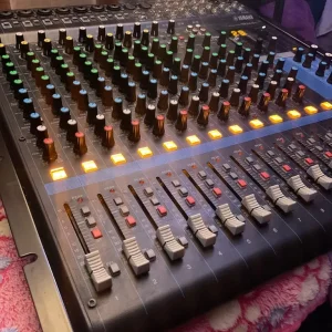 YAMAHA MG16XU 16-CHANNEL USB MIXING DESK WITH FX - Image 5
