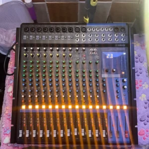 YAMAHA MG16XU 16-CHANNEL USB MIXING DESK WITH FX - Image 6