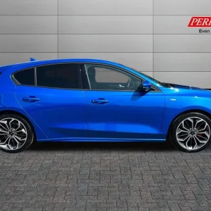 2024 Ford Focus 1.0 EcoBoost Hybrid ST-Line X 5-door manual - Image 3