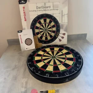 Crane Sports dartboard set with 3 darts and flights