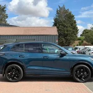 2025 Volkswagen Tiguan 2.0 TDI R-Line 5dr SUV - Image 5