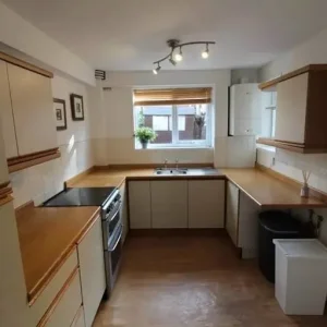 Furnished room with curtain, private and quiet - Image 7