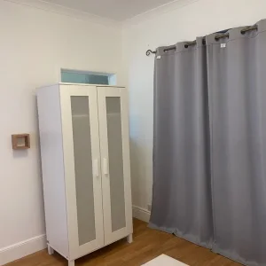 Furnished room with curtain, private and quiet