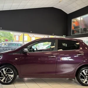 2016 Peugeot 108 1.2 PureTech Feline Nav Hatchback - Image 8