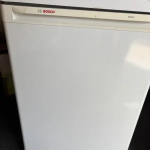 Bosch undercounter fridge L - Image 2