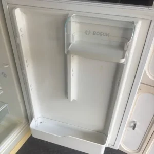 Bosch undercounter fridge L - Image 5