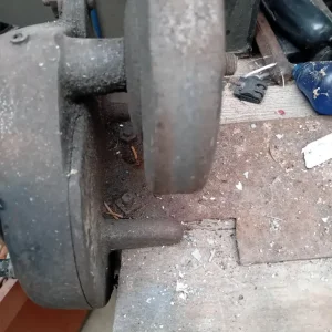 Vintage hand cranked bench grinder - Image 2