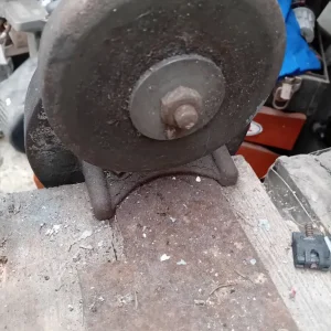 Vintage hand cranked bench grinder - Image 3