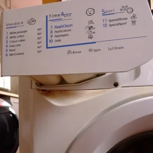 Indesit WIE167 washing machine - Image 4