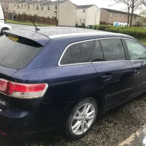 2011 Toyota Avensis Estate Manual 5-door - Image 2