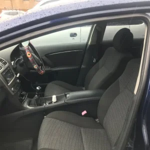 2011 Toyota Avensis Estate Manual 5-door - Image 6