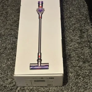 Dyson V8 Vacuum Cleaner - Image 3
