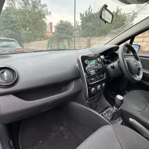 2019 Renault Clio 0.9 TCE 90 Play 5-door Hatchback - Image 5