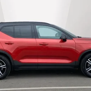 2019 Volvo XC40 2.0 T4 R-DESIGN Pro AWD Estate - Image 3