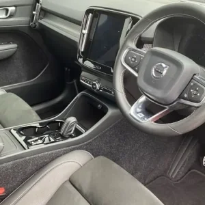 2019 Volvo XC40 2.0 T4 R-DESIGN Pro AWD Estate - Image 5