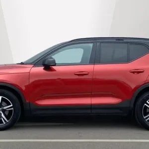 2019 Volvo XC40 2.0 T4 R-DESIGN Pro AWD Estate - Image 8